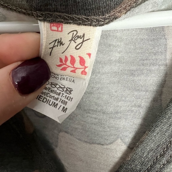 Womens camo Vneck tank‎ - Picture 3 of 5